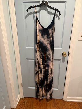Tie-Dye Spaghetti Strap Maxi Dress in Black & Cream